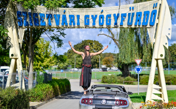 Varga Viktor a Szigetvári Gyógyfürdőben: ahol a művészet és a regenerálódás találkozik